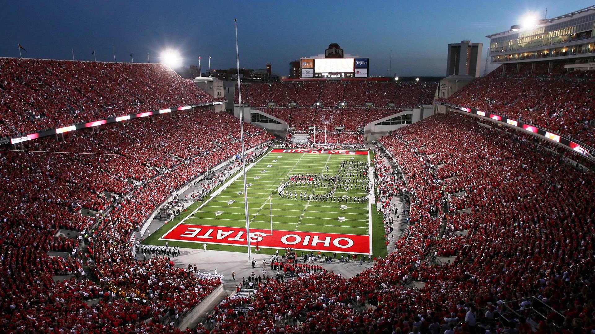 “英超赛场：倒数第二轮比赛惊心动魄”，英超倒数第三有附加赛